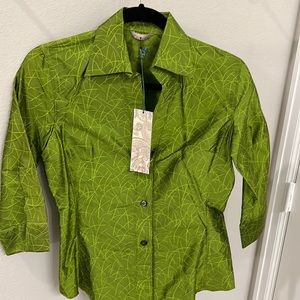 Caliban Collection, made in Italy. Brand new, green blouse. 100 %Silk Slim fit